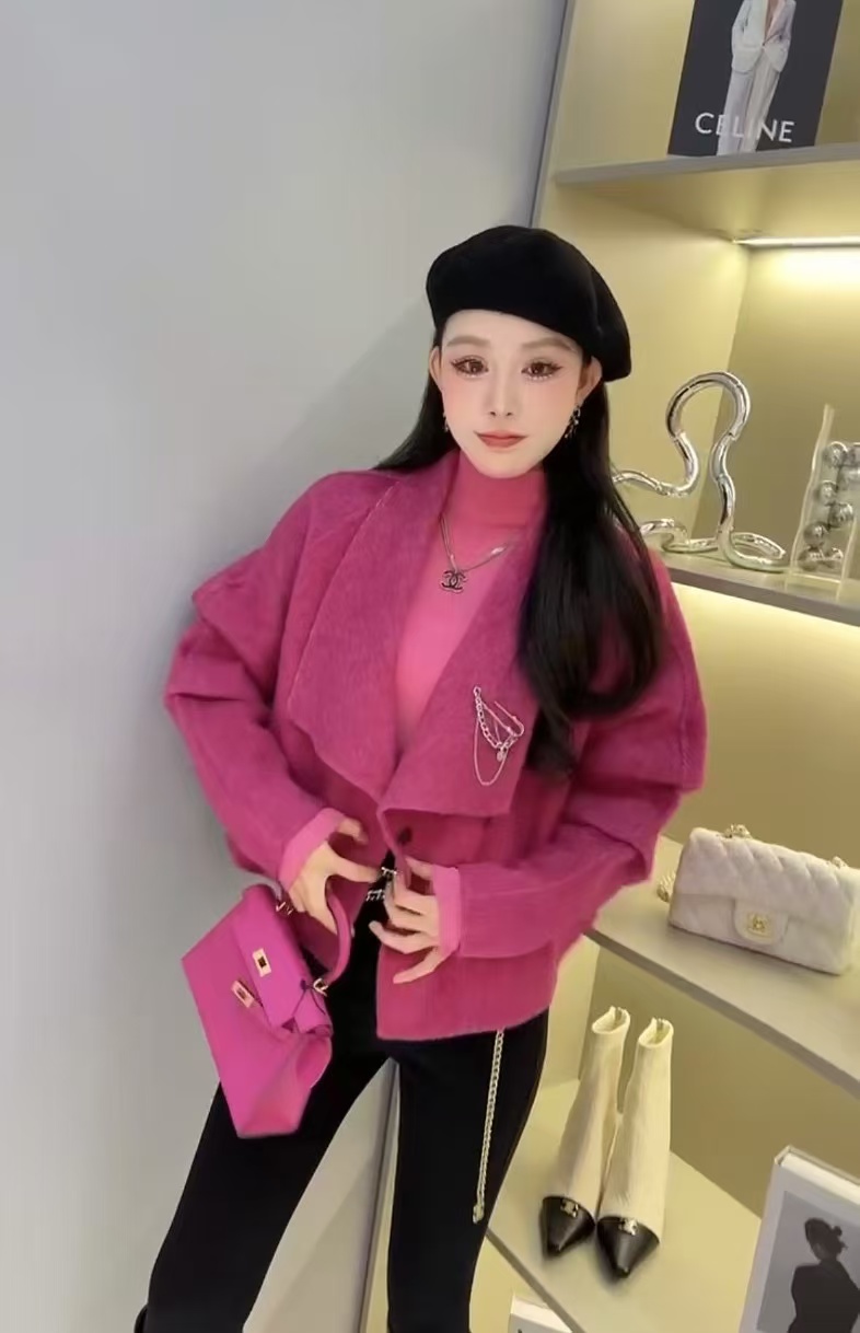 High-End Women’s Outfits: Quality, Fragrance, Colors, Sizes, and Materials