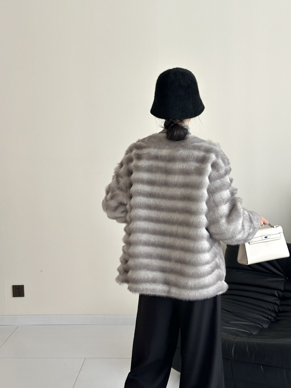 High-End LV Women’s Outfits: Striped Silver Grey, Average Size, Quality Dustproof Bags - 图片 6