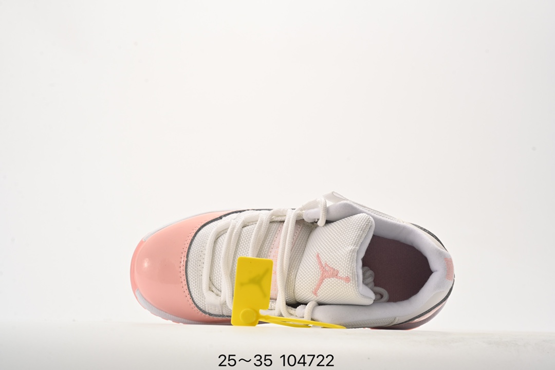图片[4]-童鞋耐克 Nike AIR JORDAN Air Jordan 11 Cmft Low 官方同步上架 实战篮球鞋 实拍首发 穿上 Air Jordan11 MFT LOW男子运动鞋,畅享舒适感受,彰显经典风范。该低帮鞋款的设计灵感源自著名的 Air Jordan11运动鞋,匠心混搭柔软而立体的 Cushion泡绵和弹性十足的 Zoom Air缓震配置。漆皮鞋面赋予鞋款如AJ11一般的光泽外观。 尺码：25～35 货号：CZ0905 102-选品中心