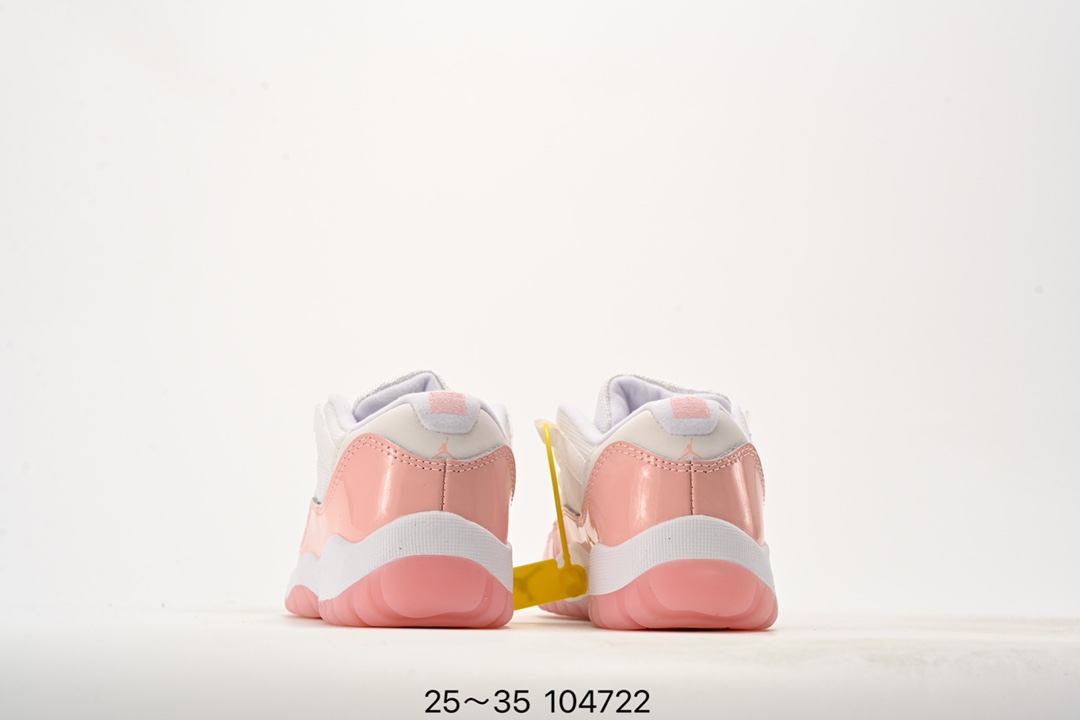 图片[7]-童鞋耐克 Nike AIR JORDAN Air Jordan 11 Cmft Low 官方同步上架 实战篮球鞋 实拍首发 穿上 Air Jordan11 MFT LOW男子运动鞋,畅享舒适感受,彰显经典风范。该低帮鞋款的设计灵感源自著名的 Air Jordan11运动鞋,匠心混搭柔软而立体的 Cushion泡绵和弹性十足的 Zoom Air缓震配置。漆皮鞋面赋予鞋款如AJ11一般的光泽外观。 尺码：25～35 货号：CZ0905 102-选品中心