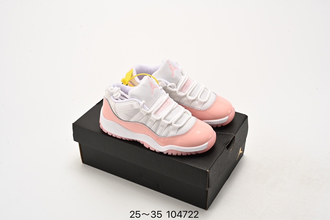 图片[9]-童鞋耐克 Nike AIR JORDAN Air Jordan 11 Cmft Low 官方同步上架 实战篮球鞋 实拍首发 穿上 Air Jordan11 MFT LOW男子运动鞋,畅享舒适感受,彰显经典风范。该低帮鞋款的设计灵感源自著名的 Air Jordan11运动鞋,匠心混搭柔软而立体的 Cushion泡绵和弹性十足的 Zoom Air缓震配置。漆皮鞋面赋予鞋款如AJ11一般的光泽外观。 尺码：25～35 货号：CZ0905 102-选品中心