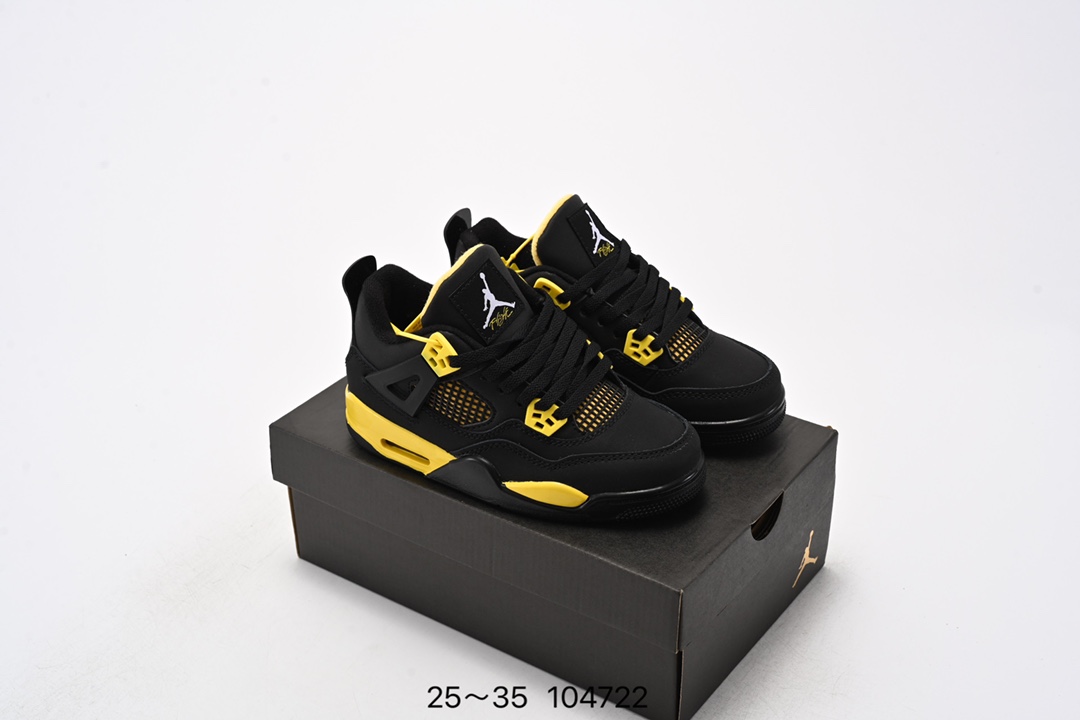 图片[9]-童鞋Nike Air Jordan 4 Retro Se 迈克尔·乔丹AJ4代中帮复古休闲运动文化篮球鞋 将登场的不是白水泥配色，而是一款极其相似的新品。此番，这款鞋子终于迎来发售消息。这款鞋子可以称为绝佳颜值，鞋身以大面积白色呈现，营造简约的视觉氛围。蓝色鞋带孔与中底白蓝，搭配上鞋舌的绿色 Logo，进一步拉升视觉表现。 货号：308497-115 尺码：25～35-选品中心
