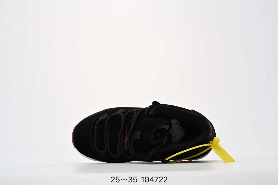 图片[4]-童鞋 Air Jordan 11 Retro GS “Gamma Blue” 低帮伽玛蓝 AJ11 乔丹11代 aj11 乔11 乔丹篮球鞋系列 kicksordie 在他的 instagram 上放出了这款鞋的 GS 版本实物和上脚实拍。鞋身和大底采用黑色和蓝色搭配，飞人刺绣也采用了伽马蓝色，而后跟的数字 “23” 刺绣则采用了黄色。 尺码：如图-选品中心