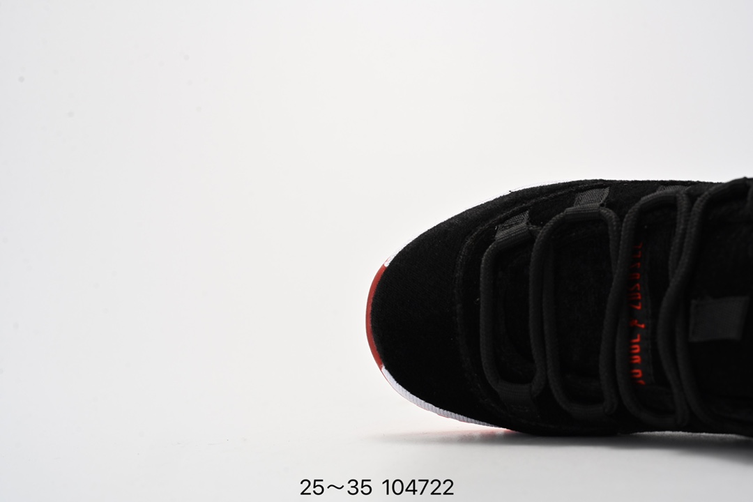 图片[5]-童鞋 Air Jordan 11 Retro GS “Gamma Blue” 低帮伽玛蓝 AJ11 乔丹11代 aj11 乔11 乔丹篮球鞋系列 kicksordie 在他的 instagram 上放出了这款鞋的 GS 版本实物和上脚实拍。鞋身和大底采用黑色和蓝色搭配，飞人刺绣也采用了伽马蓝色，而后跟的数字 “23” 刺绣则采用了黄色。 尺码：如图-选品中心