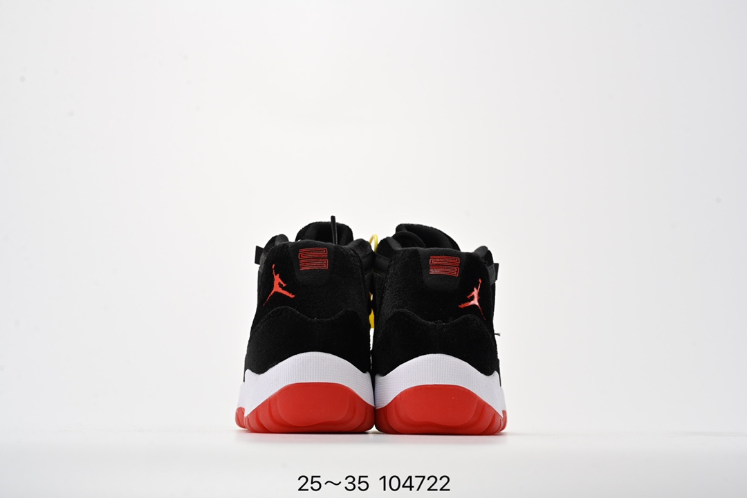 图片[7]-童鞋 Air Jordan 11 Retro GS “Gamma Blue” 低帮伽玛蓝 AJ11 乔丹11代 aj11 乔11 乔丹篮球鞋系列 kicksordie 在他的 instagram 上放出了这款鞋的 GS 版本实物和上脚实拍。鞋身和大底采用黑色和蓝色搭配，飞人刺绣也采用了伽马蓝色，而后跟的数字 “23” 刺绣则采用了黄色。 尺码：如图-选品中心