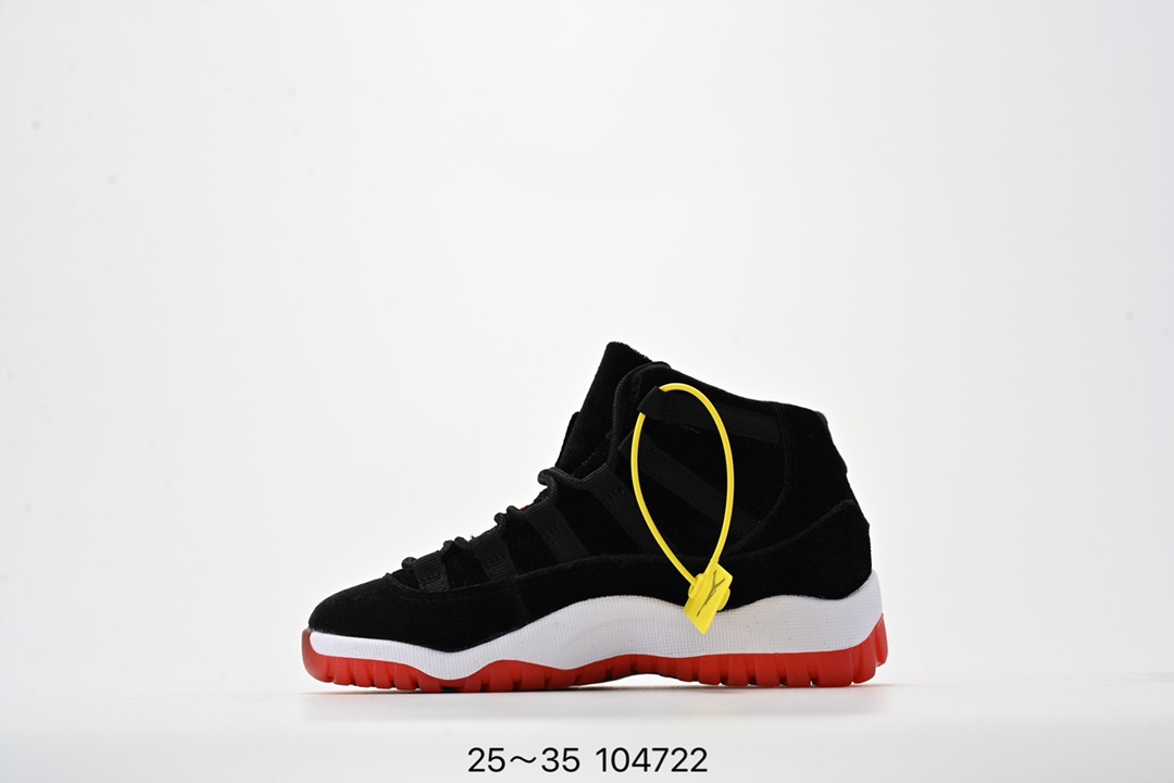 图片[3]-童鞋 Air Jordan 11 Retro GS “Gamma Blue” 低帮伽玛蓝 AJ11 乔丹11代 aj11 乔11 乔丹篮球鞋系列 kicksordie 在他的 instagram 上放出了这款鞋的 GS 版本实物和上脚实拍。鞋身和大底采用黑色和蓝色搭配，飞人刺绣也采用了伽马蓝色，而后跟的数字 “23” 刺绣则采用了黄色。 尺码：如图-选品中心