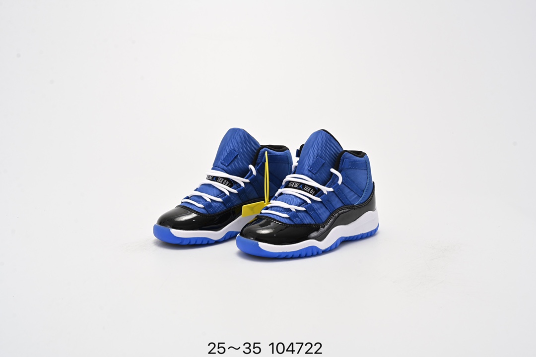 图片[8]-童鞋 Air Jordan 11 Retro GS “Gamma Blue” 低帮伽玛蓝 AJ11 乔丹11代 aj11 乔11 乔丹篮球鞋系列 kicksordie 在他的 instagram 上放出了这款鞋的 GS 版本实物和上脚实拍。鞋身和大底采用黑色和蓝色搭配，飞人刺绣也采用了伽马蓝色，而后跟的数字 “23” 刺绣则采用了黄色。 尺码：如图-选品中心