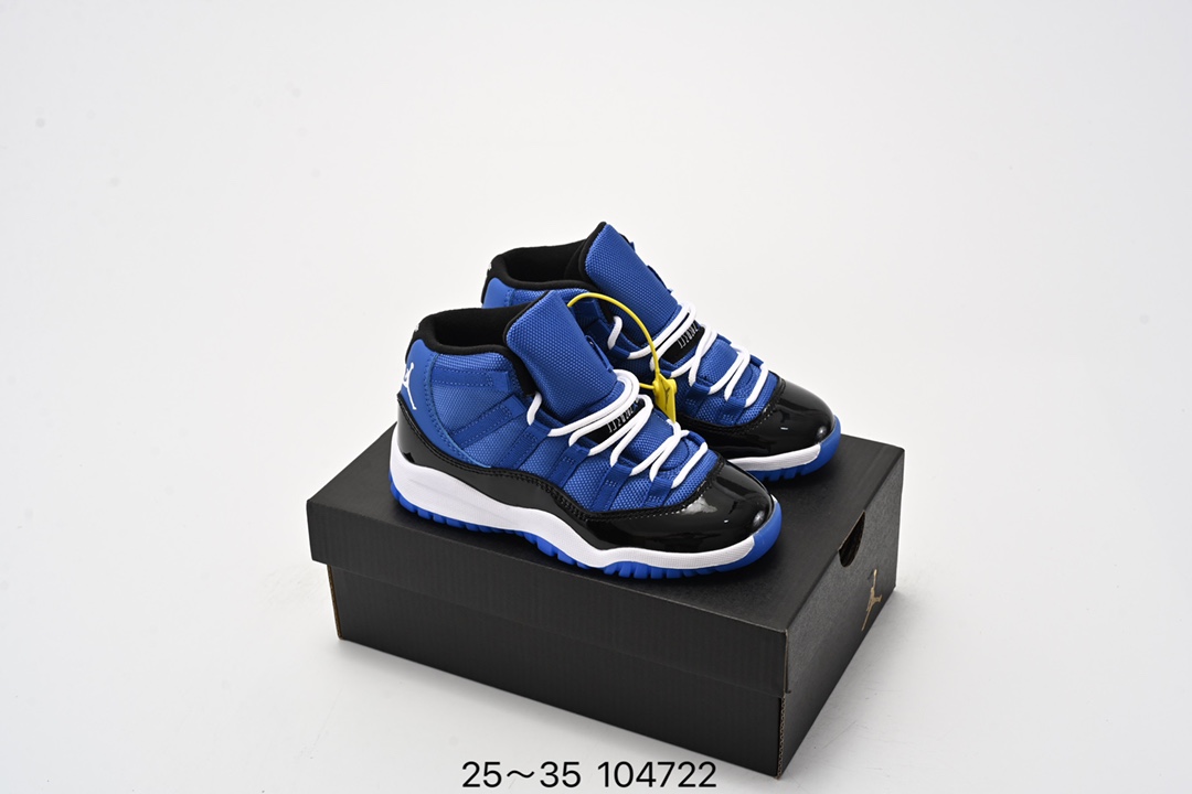图片[9]-童鞋 Air Jordan 11 Retro GS “Gamma Blue” 低帮伽玛蓝 AJ11 乔丹11代 aj11 乔11 乔丹篮球鞋系列 kicksordie 在他的 instagram 上放出了这款鞋的 GS 版本实物和上脚实拍。鞋身和大底采用黑色和蓝色搭配，飞人刺绣也采用了伽马蓝色，而后跟的数字 “23” 刺绣则采用了黄色。 尺码：如图-选品中心