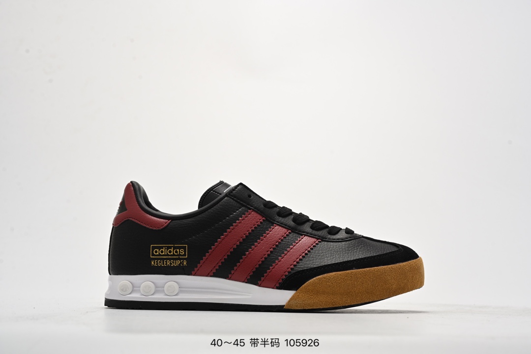 集合图💰170
阿迪达斯 Adidas Originals 80年代保龄球鞋升格经典鞋款 Kegler Super 回归！德训鞋 时尚复古运动板鞋。此番两个单位就决定回归原点，采用鞋款的 OG 配色：保留了 Kegler Super 的 peg 缓震系统，鞋底前方以麂皮包裹，呈现出强烈复古感。Kegler鞋款诞生于80年代,后跟含舒适的可拆卸装饰扣。这款经典鞋,采用舒适皮革鞋面,搭配别致的鞋头结构。• 系带设计• 皮革鞋面,鞋头结构别致• 橡胶外底；合成衬里• 后跟含可拆卸装饰扣。

货号：F36915
尺码：40-45
编码：105926