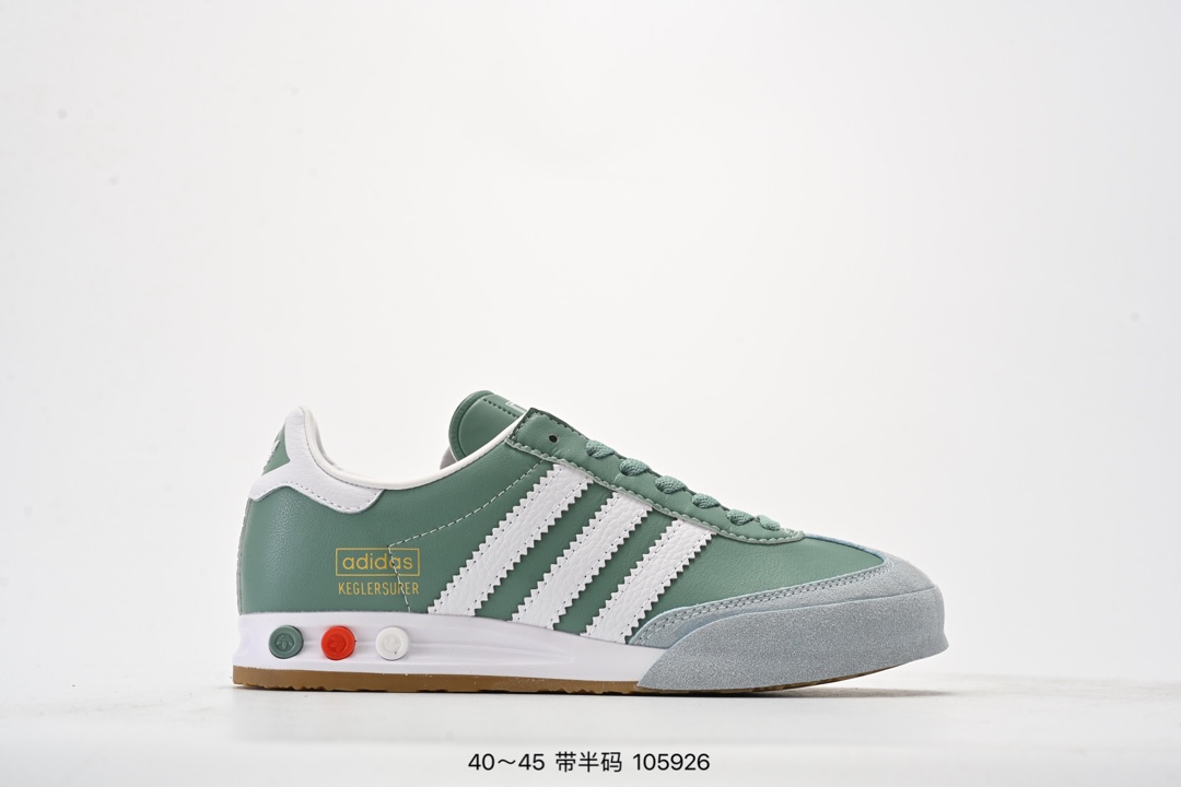 集合图💰170
阿迪达斯 Adidas Originals 80年代保龄球鞋升格经典鞋款 Kegler Super 回归！德训鞋 时尚复古运动板鞋。此番两个单位就决定回归原点，采用鞋款的 OG 配色：保留了 Kegler Super 的 peg 缓震系统，鞋底前方以麂皮包裹，呈现出强烈复古感。Kegler鞋款诞生于80年代,后跟含舒适的可拆卸装饰扣。这款经典鞋,采用舒适皮革鞋面,搭配别致的鞋头结构。• 系带设计• 皮革鞋面,鞋头结构别致• 橡胶外底；合成衬里• 后跟含可拆卸装饰扣。

货号：F36915
尺码：40-45
编码：105926