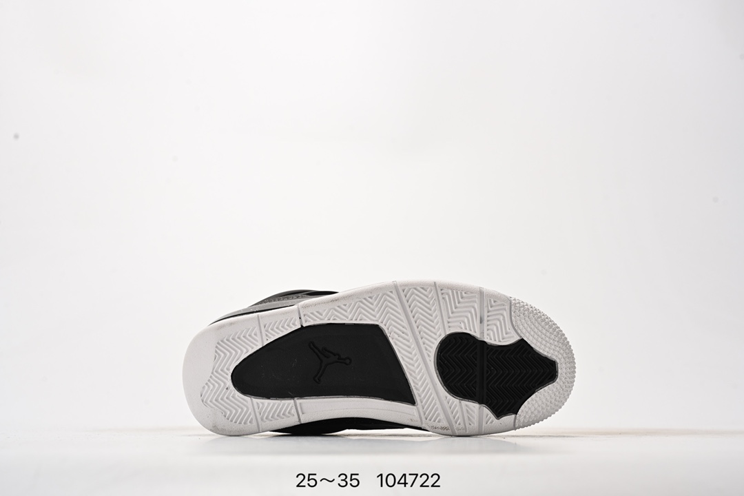 图片[6]-Air Jordan 4 Retro OG ”Cement“ 白水泥 AJ4 乔丹4代 aj4 乔4 白水泥 乔丹篮球鞋系列 以白色鞋身辅以水泥灰和黑色装扮，鞋舌上经典的 4 代 Jumpman Logo + Flight 字样格外抢眼，后跟则以 Nike Air 浮雕字样呈现。张弛有度、清爽有余的活力运动装扮，白水泥有着让人百看不厌的经典外观，细细品味之下更显独特魅力。 货号：840606-192 尺码：童鞋-选品中心