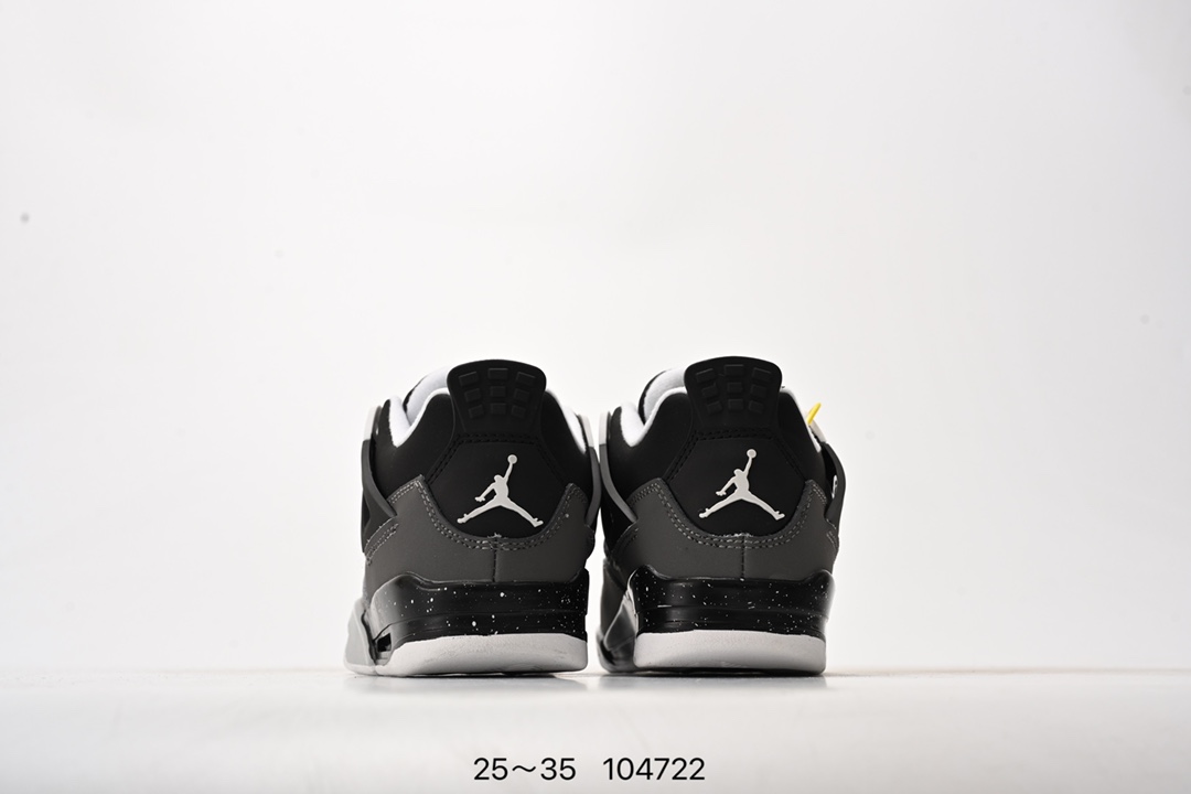 图片[7]-Air Jordan 4 Retro OG ”Cement“ 白水泥 AJ4 乔丹4代 aj4 乔4 白水泥 乔丹篮球鞋系列 以白色鞋身辅以水泥灰和黑色装扮，鞋舌上经典的 4 代 Jumpman Logo + Flight 字样格外抢眼，后跟则以 Nike Air 浮雕字样呈现。张弛有度、清爽有余的活力运动装扮，白水泥有着让人百看不厌的经典外观，细细品味之下更显独特魅力。 货号：840606-192 尺码：童鞋-选品中心