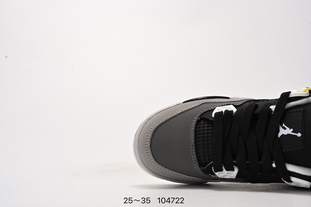图片[5]-Air Jordan 4 Retro OG ”Cement“ 白水泥 AJ4 乔丹4代 aj4 乔4 白水泥 乔丹篮球鞋系列 以白色鞋身辅以水泥灰和黑色装扮，鞋舌上经典的 4 代 Jumpman Logo + Flight 字样格外抢眼，后跟则以 Nike Air 浮雕字样呈现。张弛有度、清爽有余的活力运动装扮，白水泥有着让人百看不厌的经典外观，细细品味之下更显独特魅力。 货号：840606-192 尺码：童鞋-选品中心