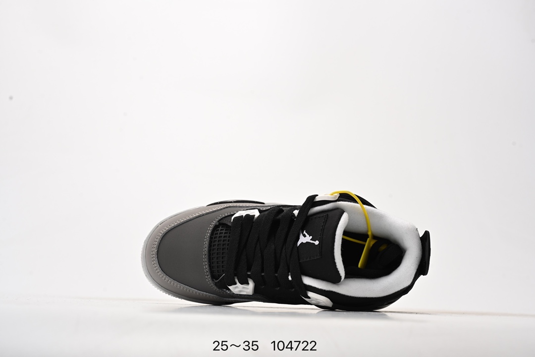 图片[4]-Air Jordan 4 Retro OG ”Cement“ 白水泥 AJ4 乔丹4代 aj4 乔4 白水泥 乔丹篮球鞋系列 以白色鞋身辅以水泥灰和黑色装扮，鞋舌上经典的 4 代 Jumpman Logo + Flight 字样格外抢眼，后跟则以 Nike Air 浮雕字样呈现。张弛有度、清爽有余的活力运动装扮，白水泥有着让人百看不厌的经典外观，细细品味之下更显独特魅力。 货号：840606-192 尺码：童鞋-选品中心