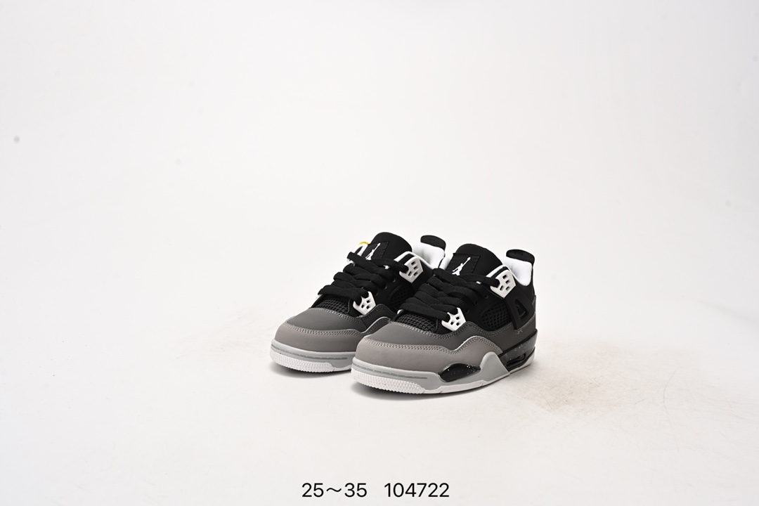 图片[8]-Air Jordan 4 Retro OG ”Cement“ 白水泥 AJ4 乔丹4代 aj4 乔4 白水泥 乔丹篮球鞋系列 以白色鞋身辅以水泥灰和黑色装扮，鞋舌上经典的 4 代 Jumpman Logo + Flight 字样格外抢眼，后跟则以 Nike Air 浮雕字样呈现。张弛有度、清爽有余的活力运动装扮，白水泥有着让人百看不厌的经典外观，细细品味之下更显独特魅力。 货号：840606-192 尺码：童鞋-选品中心