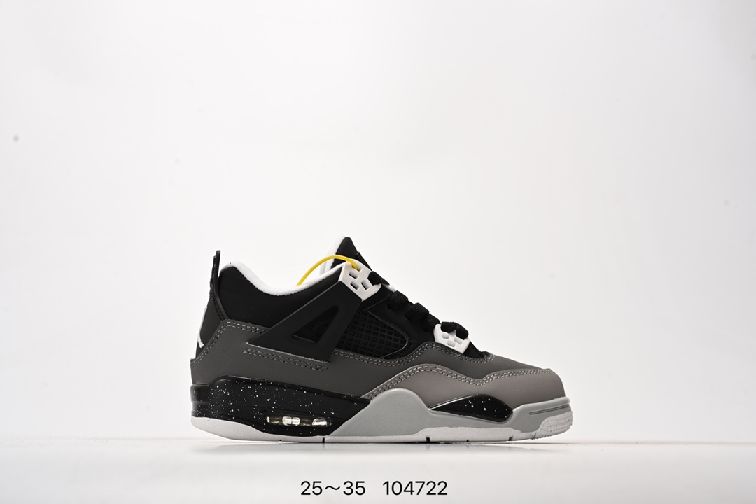Air Jordan 4 Retro OG ”Cement“ 白水泥 AJ4 乔丹4代 aj4 乔4 白水泥 乔丹篮球鞋系列 以白色鞋身辅以水泥灰和黑色装扮，鞋舌上经典的 4 代 Jumpman Logo + Flight 字样格外抢眼，后跟则以 Nike Air 浮雕字样呈现。张弛有度、清爽有余的活力运动装扮，白水泥有着让人百看不厌的经典外观，细细品味之下更显独特魅力。 货号：840606-192 尺码：童鞋-选品中心