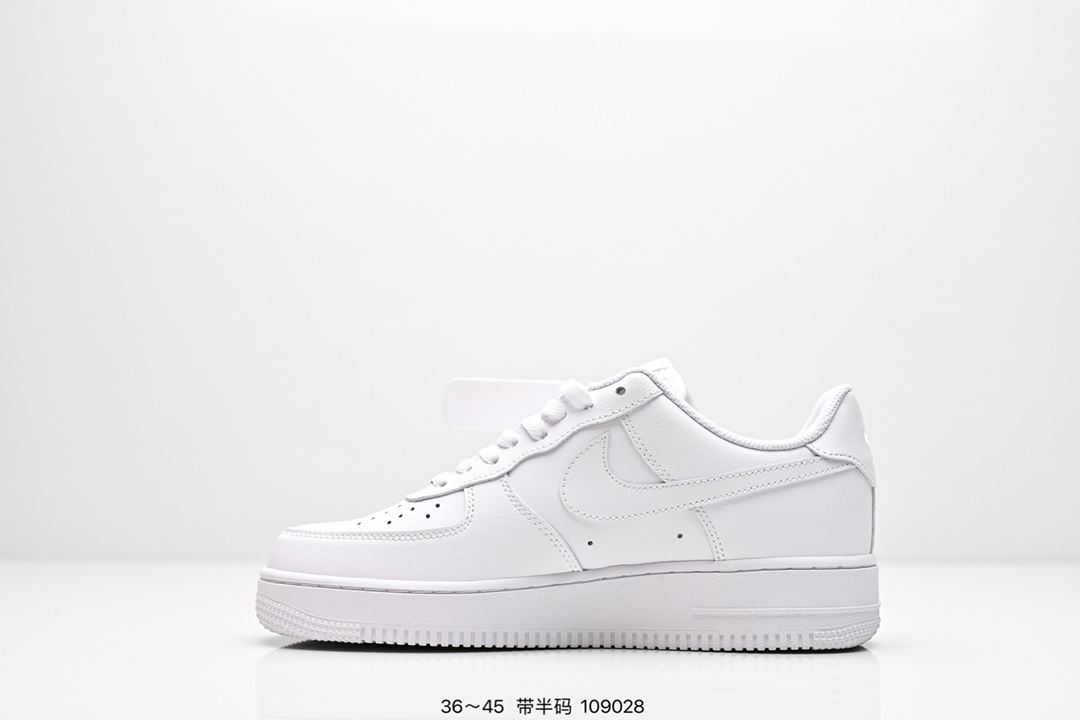 💰180
耐克 Nike Air Force 1‘07 ESS 空军一号 小金钩 运动鞋复古板鞋 厚底增高男女鞋
以实力演绎传奇篇章。从 80 年代的篮球场到现今的街头和校园,数十年来,此款运动鞋一直风靡各地,堪称经典标杆!顺滑耐穿皮革搭配 Air 缓震配置,打造经典外观和质感,铸就经典人气鞋款。
后跟加入内嵌式 Air 缓震技术,塑就出众缓震的迈步体验。天然皮革搭配合成材质,经久耐穿,塑就经典 AF1 风范。
全掌型橡胶鞋底,铸就强劲抓地力。外底的经典圆形底纹,起初专为助力篮球运动员在球场完成转身动作而设计。
货号:CZ0270
码数:36 36.5 37 38 38.5 39 40 40.5 41 42 42.5 43 44 44.5 45
编号:109028