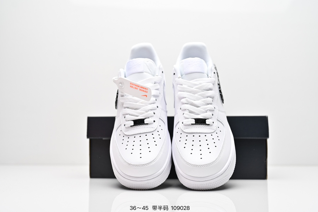 💰180
耐克 Nike Air Force 1‘07 ESS 空军一号 小金钩 运动鞋复古板鞋 厚底增高男女鞋
以实力演绎传奇篇章。从 80 年代的篮球场到现今的街头和校园,数十年来,此款运动鞋一直风靡各地,堪称经典标杆!顺滑耐穿皮革搭配 Air 缓震配置,打造经典外观和质感,铸就经典人气鞋款。
后跟加入内嵌式 Air 缓震技术,塑就出众缓震的迈步体验。天然皮革搭配合成材质,经久耐穿,塑就经典 AF1 风范。
全掌型橡胶鞋底,铸就强劲抓地力。外底的经典圆形底纹,起初专为助力篮球运动员在球场完成转身动作而设计。
货号:CZ0270
码数:36 36.5 37 38 38.5 39 40 40.5 41 42 42.5 43 44 44.5 45
编号:109028