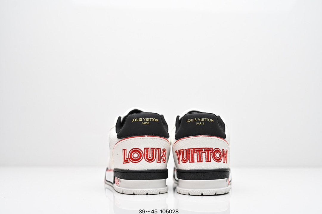 💰180
Louis Vuitton/路易威登 广东原产，采用皮革鞋面材质，，内里全小羊皮打造及去味海玻璃脚垫，外置耐磨橡胶大底❗全新LV路易威登Louis Vuitton Remarque Low经典低帮系带休闲运动百搭板鞋 
码数：如图所示
编码：105028