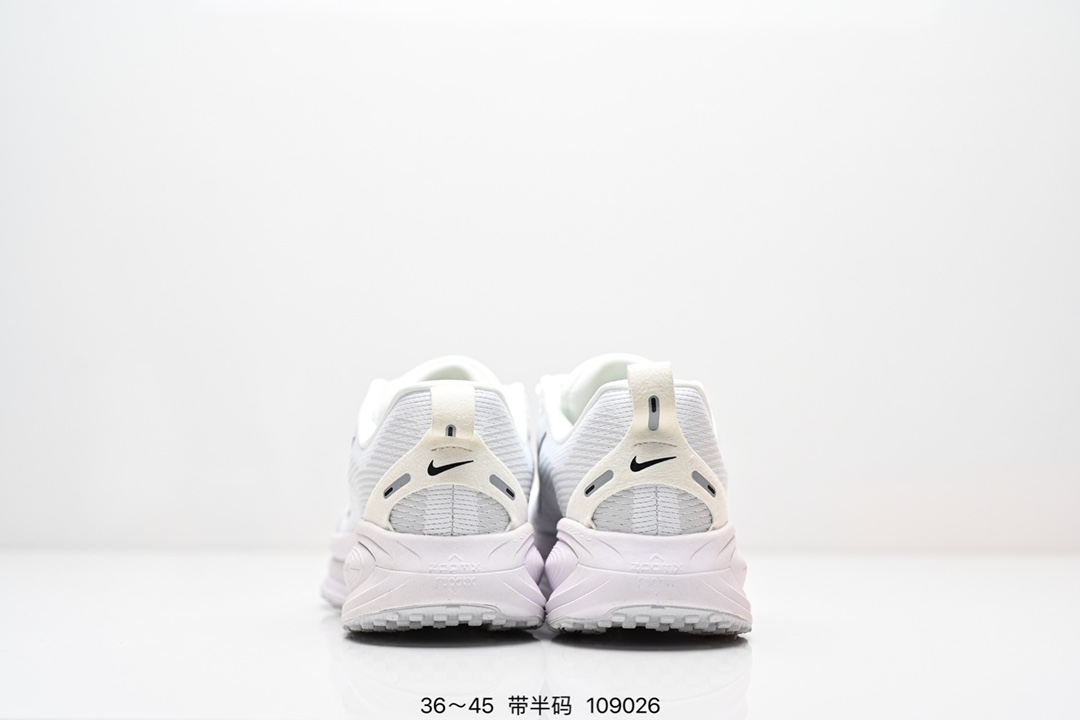 💰170
Nike VOMERO 18 耐克 舒适减震防滑 低帮跑步鞋
全掌ReactX泡绵中底 前掌和后跟还配备了Air Zoom气垫单元 据说跑起来更快更舒适哦 这次最大的升级点 首次引入了ReactX泡绵
货号:HM6803-001
尺码:如图
ID:109026