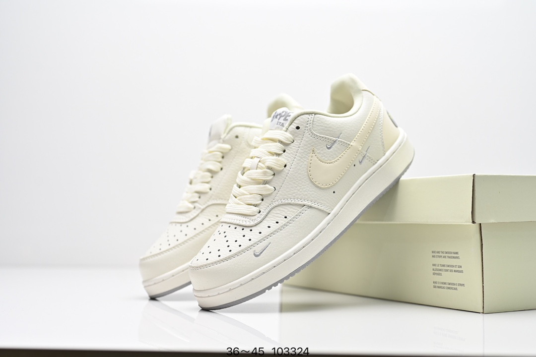  集合图💰220
耐克 Nike Court Borough Low 2（GS）小空军 低帮百搭透气休闲运动板鞋男女鞋。经典耐用的设计，兼顾舒适脚感和出众风范，演绎匠心之作。结构性的支撑贴合感结合复古篮球设计，塑就场外全明星风范。 
类型：男女鞋
货号：BQ5448
码数：36～45
编码：103324