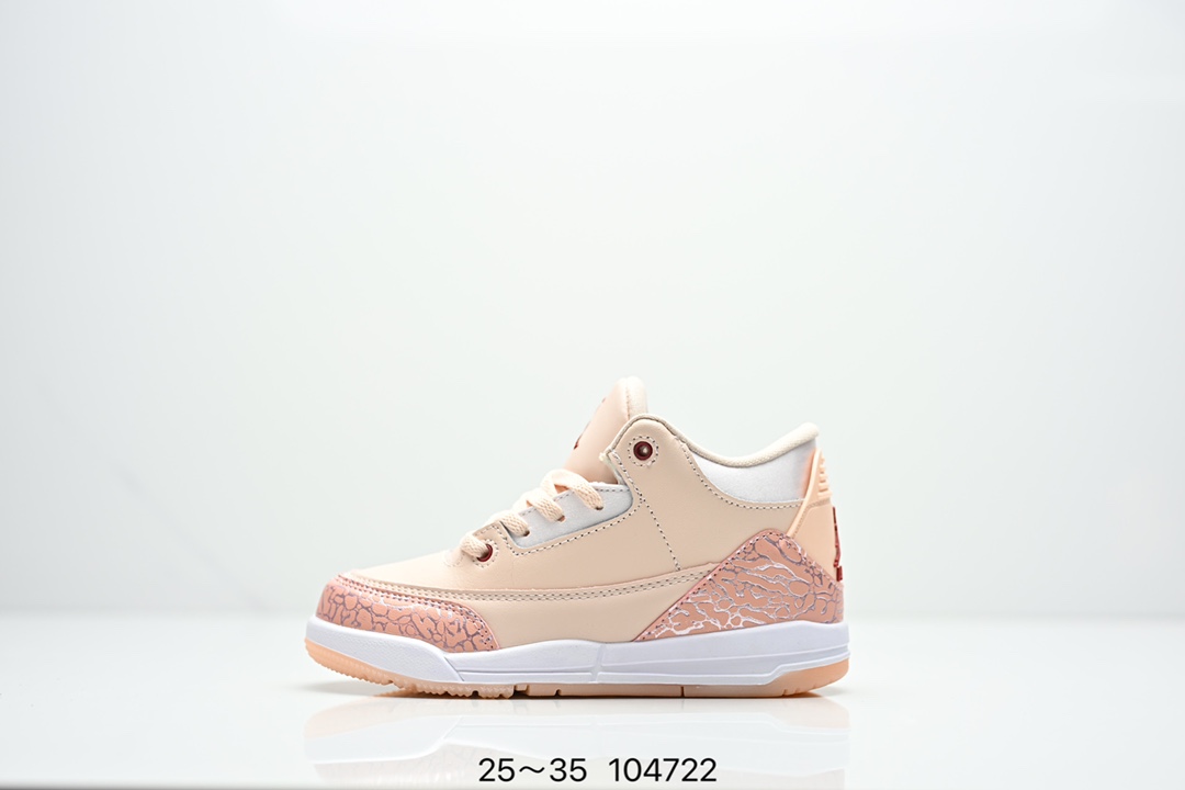 图片[9]-童鞋Air Jordan 3 Retro 复刻白水泥 AJ3 乔丹3代 aj3 乔3 经典复刻白水泥 乔丹篮球鞋系列 鞋身以白色为主调，采用优质皮革材质搭配鞋头及后跟处的经典元素爆裂纹，搭配灰色外底，简约而不失活力，纯色鞋身也很好地渲染了其不凡的质感。至于细节，该鞋款后跟处的Jumpman Logo同样采用黑色打造，鞋口及鞋面则添加了透气孔设计，更适合炎热的夏日。 货号：DN3707-100 尺码：如图所示-选品中心