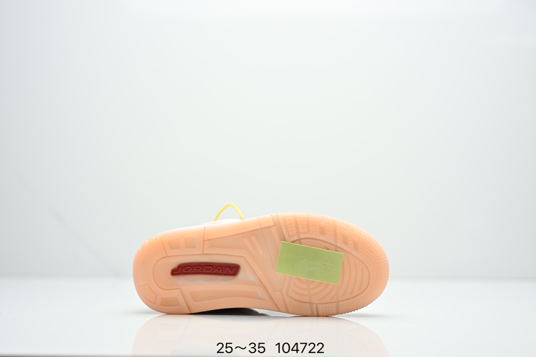 图片[5]-童鞋Air Jordan 3 Retro 复刻白水泥 AJ3 乔丹3代 aj3 乔3 经典复刻白水泥 乔丹篮球鞋系列 鞋身以白色为主调，采用优质皮革材质搭配鞋头及后跟处的经典元素爆裂纹，搭配灰色外底，简约而不失活力，纯色鞋身也很好地渲染了其不凡的质感。至于细节，该鞋款后跟处的Jumpman Logo同样采用黑色打造，鞋口及鞋面则添加了透气孔设计，更适合炎热的夏日。 货号：DN3707-100 尺码：如图所示-选品中心