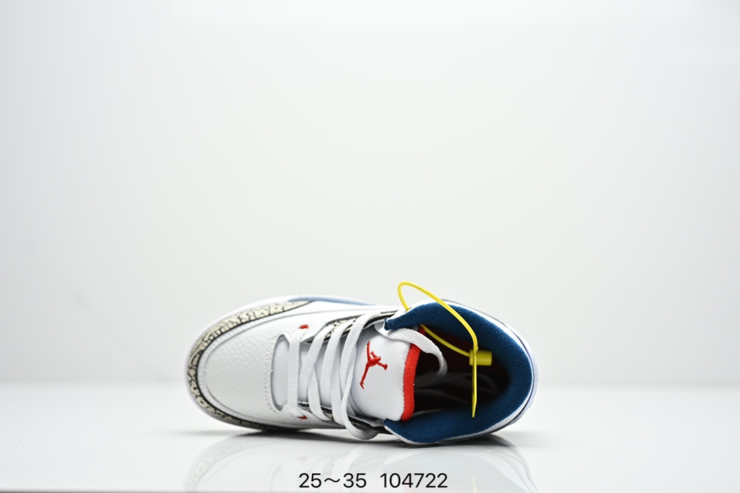 图片[3]-童鞋Air Jordan 3 Retro 复刻白水泥 AJ3 乔丹3代 aj3 乔3 经典复刻白水泥 乔丹篮球鞋系列 鞋身以白色为主调，采用优质皮革材质搭配鞋头及后跟处的经典元素爆裂纹，搭配灰色外底，简约而不失活力，纯色鞋身也很好地渲染了其不凡的质感。至于细节，该鞋款后跟处的Jumpman Logo同样采用黑色打造，鞋口及鞋面则添加了透气孔设计，更适合炎热的夏日。 货号：DN3707-100 尺码：如图所示-选品中心