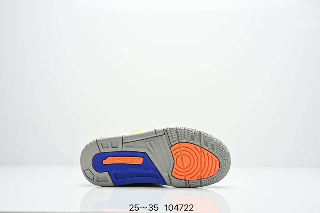 图片[5]-童鞋Air Jordan 3 Retro 复刻白水泥 AJ3 乔丹3代 aj3 乔3 经典复刻白水泥 乔丹篮球鞋系列 鞋身以白色为主调，采用优质皮革材质搭配鞋头及后跟处的经典元素爆裂纹，搭配灰色外底，简约而不失活力，纯色鞋身也很好地渲染了其不凡的质感。至于细节，该鞋款后跟处的Jumpman Logo同样采用黑色打造，鞋口及鞋面则添加了透气孔设计，更适合炎热的夏日。 货号：DN3707-100 尺码：如图所示-选品中心