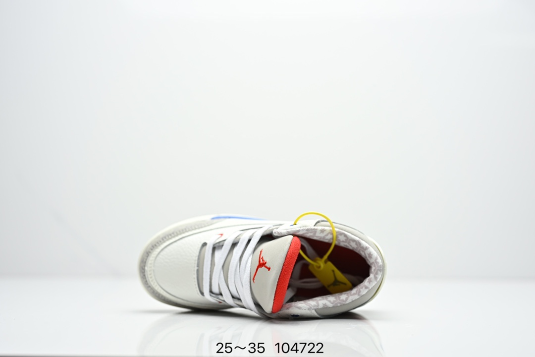 图片[3]-童鞋Air Jordan 3 Retro 复刻白水泥 AJ3 乔丹3代 aj3 乔3 经典复刻白水泥 乔丹篮球鞋系列 鞋身以白色为主调，采用优质皮革材质搭配鞋头及后跟处的经典元素爆裂纹，搭配灰色外底，简约而不失活力，纯色鞋身也很好地渲染了其不凡的质感。至于细节，该鞋款后跟处的Jumpman Logo同样采用黑色打造，鞋口及鞋面则添加了透气孔设计，更适合炎热的夏日。 货号：DN3707-100 尺码：如图所示-选品中心