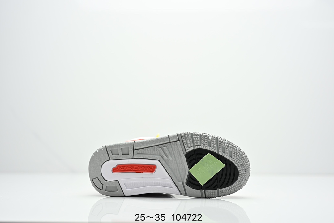 图片[5]-童鞋Air Jordan 3 Retro 复刻白水泥 AJ3 乔丹3代 aj3 乔3 经典复刻白水泥 乔丹篮球鞋系列 鞋身以白色为主调，采用优质皮革材质搭配鞋头及后跟处的经典元素爆裂纹，搭配灰色外底，简约而不失活力，纯色鞋身也很好地渲染了其不凡的质感。至于细节，该鞋款后跟处的Jumpman Logo同样采用黑色打造，鞋口及鞋面则添加了透气孔设计，更适合炎热的夏日。 货号：DN3707-100 尺码：如图所示-选品中心