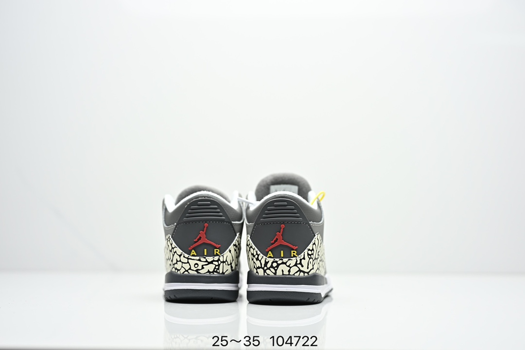 图片[6]-童鞋Air Jordan 3 Retro 复刻白水泥 AJ3 乔丹3代 aj3 乔3 经典复刻白水泥 乔丹篮球鞋系列 鞋身以白色为主调，采用优质皮革材质搭配鞋头及后跟处的经典元素爆裂纹，搭配灰色外底，简约而不失活力，纯色鞋身也很好地渲染了其不凡的质感。至于细节，该鞋款后跟处的Jumpman Logo同样采用黑色打造，鞋口及鞋面则添加了透气孔设计，更适合炎热的夏日。 货号：DN3707-100 尺码：如图所示-选品中心