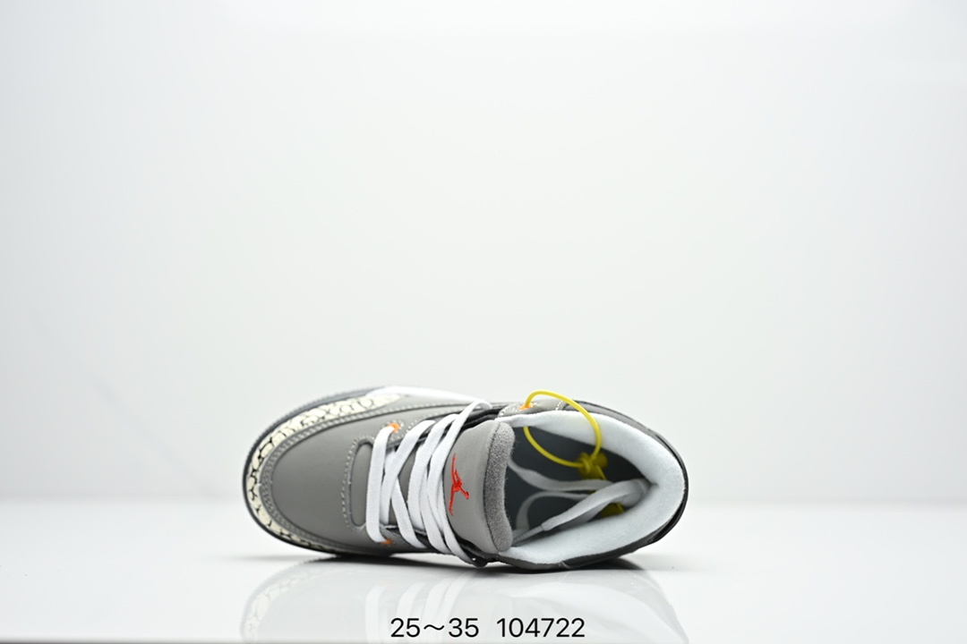 图片[3]-童鞋Air Jordan 3 Retro 复刻白水泥 AJ3 乔丹3代 aj3 乔3 经典复刻白水泥 乔丹篮球鞋系列 鞋身以白色为主调，采用优质皮革材质搭配鞋头及后跟处的经典元素爆裂纹，搭配灰色外底，简约而不失活力，纯色鞋身也很好地渲染了其不凡的质感。至于细节，该鞋款后跟处的Jumpman Logo同样采用黑色打造，鞋口及鞋面则添加了透气孔设计，更适合炎热的夏日。 货号：DN3707-100 尺码：如图所示-选品中心