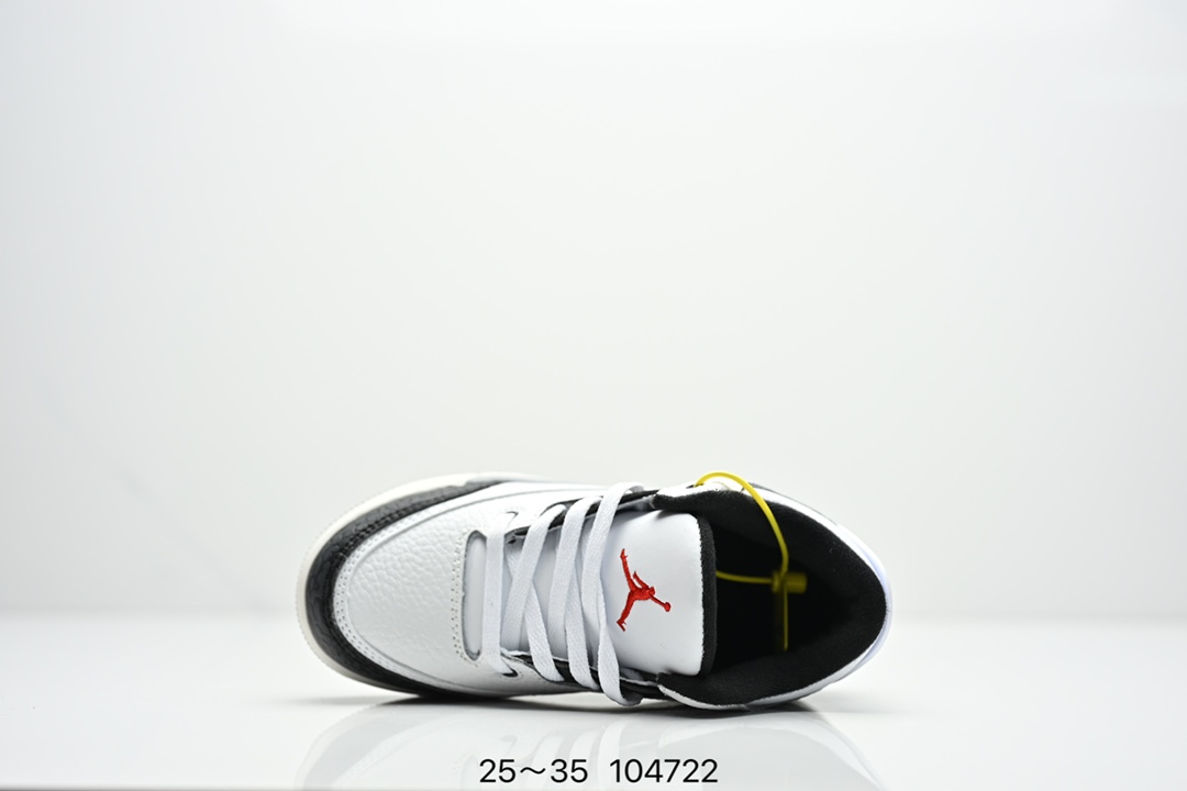 图片[4]-童鞋Air Jordan 3 Retro 复刻白水泥 AJ3 乔丹3代 aj3 乔3 经典复刻白水泥 乔丹篮球鞋系列 鞋身以白色为主调，采用优质皮革材质搭配鞋头及后跟处的经典元素爆裂纹，搭配灰色外底，简约而不失活力，纯色鞋身也很好地渲染了其不凡的质感。至于细节，该鞋款后跟处的Jumpman Logo同样采用黑色打造，鞋口及鞋面则添加了透气孔设计，更适合炎热的夏日。 货号：DN3707-100 尺码：如图所示-选品中心