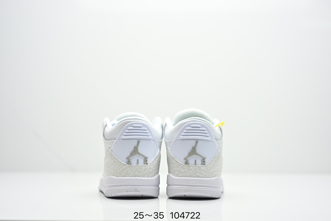 图片[7]-童鞋Air Jordan 3 Retro 复刻白水泥 AJ3 乔丹3代 aj3 乔3 经典复刻白水泥 乔丹篮球鞋系列 鞋身以白色为主调，采用优质皮革材质搭配鞋头及后跟处的经典元素爆裂纹，搭配灰色外底，简约而不失活力，纯色鞋身也很好地渲染了其不凡的质感。至于细节，该鞋款后跟处的Jumpman Logo同样采用黑色打造，鞋口及鞋面则添加了透气孔设计，更适合炎热的夏日。 货号：DN3707-100 尺码：如图所示-选品中心