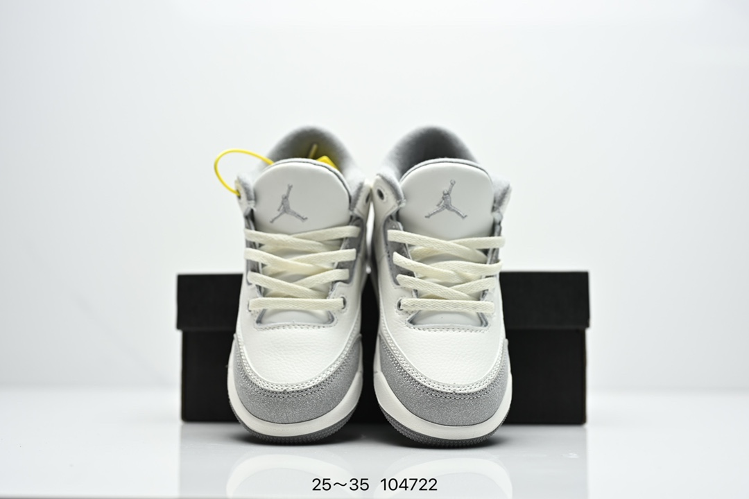 图片[8]-童鞋Air Jordan 3 Retro 复刻白水泥 AJ3 乔丹3代 aj3 乔3 经典复刻白水泥 乔丹篮球鞋系列 鞋身以白色为主调，采用优质皮革材质搭配鞋头及后跟处的经典元素爆裂纹，搭配灰色外底，简约而不失活力，纯色鞋身也很好地渲染了其不凡的质感。至于细节，该鞋款后跟处的Jumpman Logo同样采用黑色打造，鞋口及鞋面则添加了透气孔设计，更适合炎热的夏日。 货号：DN3707-100 尺码：如图所示-选品中心