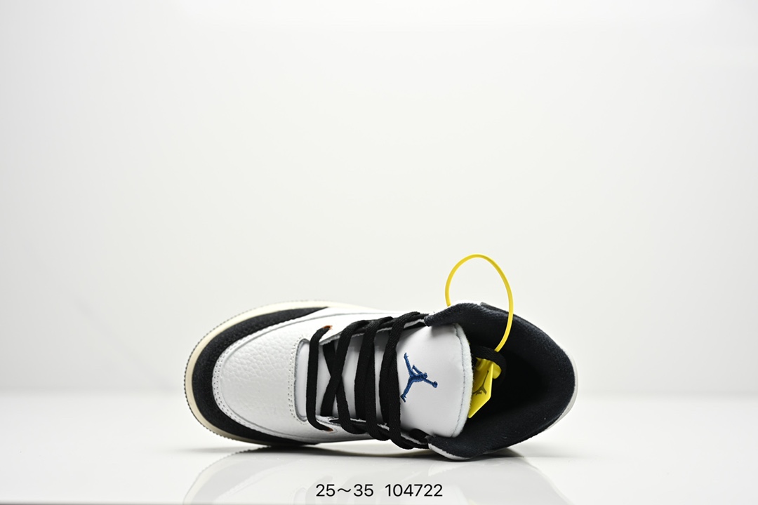 图片[4]-童鞋Air Jordan 3 Retro 复刻白水泥 AJ3 乔丹3代 aj3 乔3 经典复刻白水泥 乔丹篮球鞋系列 鞋身以白色为主调，采用优质皮革材质搭配鞋头及后跟处的经典元素爆裂纹，搭配灰色外底，简约而不失活力，纯色鞋身也很好地渲染了其不凡的质感。至于细节，该鞋款后跟处的Jumpman Logo同样采用黑色打造，鞋口及鞋面则添加了透气孔设计，更适合炎热的夏日。 货号：DN3707-100 尺码：如图所示-选品中心