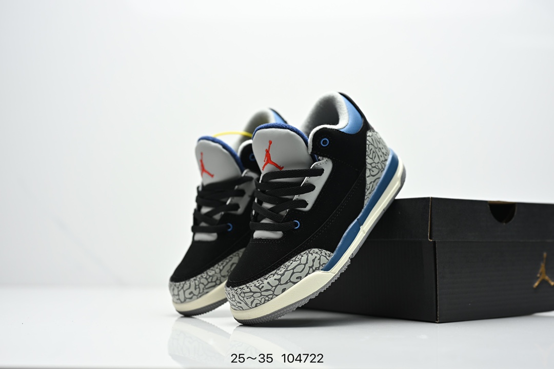 图片[9]-童鞋Air Jordan 3 Retro 复刻白水泥 AJ3 乔丹3代 aj3 乔3 经典复刻白水泥 乔丹篮球鞋系列 鞋身以白色为主调，采用优质皮革材质搭配鞋头及后跟处的经典元素爆裂纹，搭配灰色外底，简约而不失活力，纯色鞋身也很好地渲染了其不凡的质感。至于细节，该鞋款后跟处的Jumpman Logo同样采用黑色打造，鞋口及鞋面则添加了透气孔设计，更适合炎热的夏日。 货号：DN3707-100 尺码：如图所示-选品中心