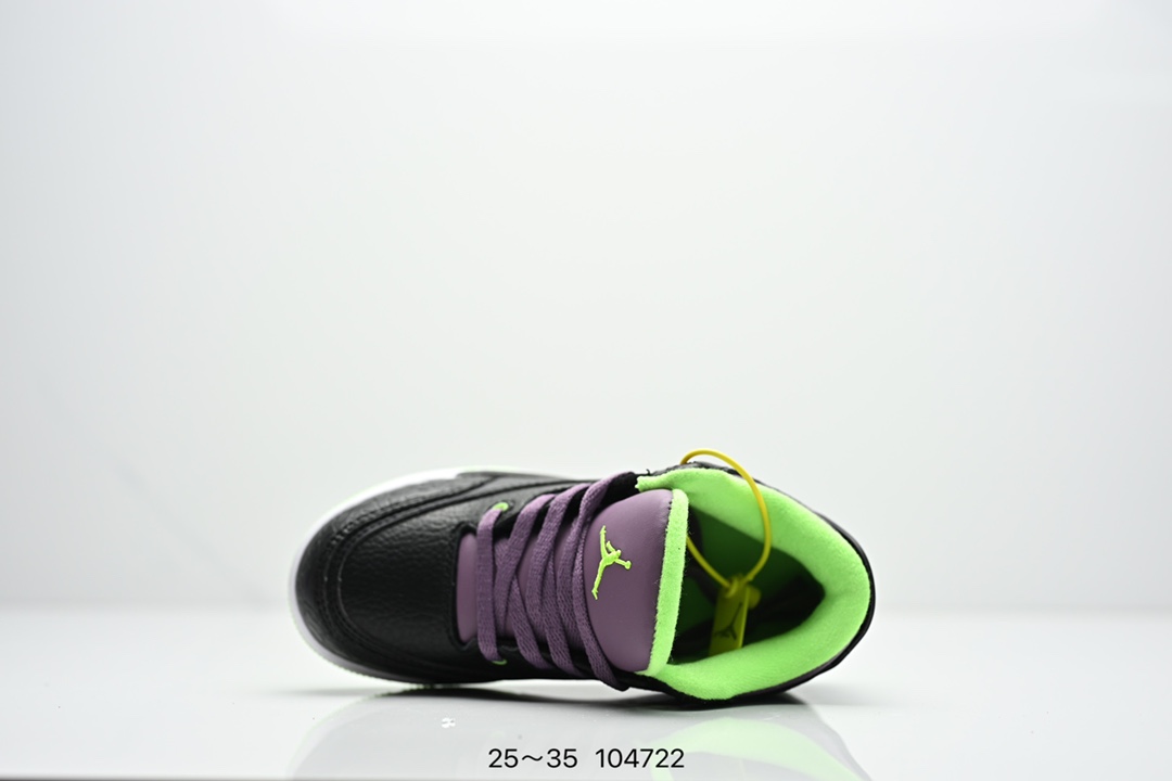 图片[4]-童鞋Air Jordan 3 Retro 复刻白水泥 AJ3 乔丹3代 aj3 乔3 经典复刻白水泥 乔丹篮球鞋系列 鞋身以白色为主调，采用优质皮革材质搭配鞋头及后跟处的经典元素爆裂纹，搭配灰色外底，简约而不失活力，纯色鞋身也很好地渲染了其不凡的质感。至于细节，该鞋款后跟处的Jumpman Logo同样采用黑色打造，鞋口及鞋面则添加了透气孔设计，更适合炎热的夏日。 货号：DN3707-100 尺码：如图所示-选品中心