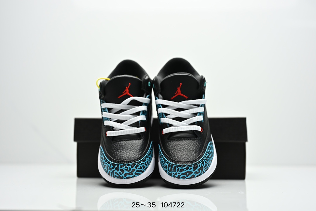 图片[9]-童鞋Air Jordan 3 Retro 复刻白水泥 AJ3 乔丹3代 aj3 乔3 经典复刻白水泥 乔丹篮球鞋系列 鞋身以白色为主调，采用优质皮革材质搭配鞋头及后跟处的经典元素爆裂纹，搭配灰色外底，简约而不失活力，纯色鞋身也很好地渲染了其不凡的质感。至于细节，该鞋款后跟处的Jumpman Logo同样采用黑色打造，鞋口及鞋面则添加了透气孔设计，更适合炎热的夏日。 货号：DN3707-100 尺码：如图所示-选品中心