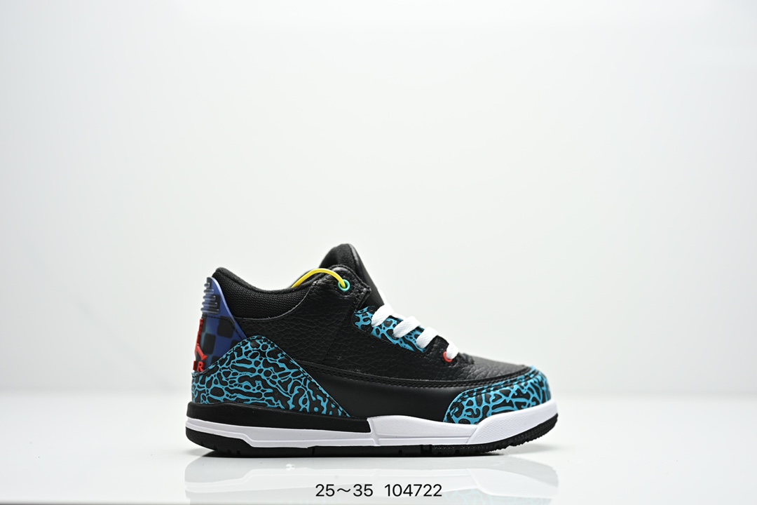 集合图 童鞋Air Jordan 3 Retro 复刻白水泥 AJ3 乔丹3代 aj3 乔3 经典复刻白水泥 乔丹篮球鞋系列 鞋身以白色为主调，采用优质皮革材质搭配鞋头及后跟处的经典元素爆裂纹，搭配灰色外底，简约而不失活力，纯色鞋身也很好地渲染了其不凡的质感。至于细节，该鞋款后跟处的Jumpman Logo同样采用黑色打造，鞋口及鞋面则添加了透气孔设计，更适合炎热的夏日。 货号：DN3707-100 尺码：如图所示-选品中心