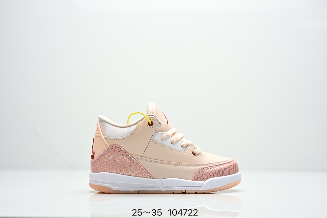 图片[6]-集合图 童鞋Air Jordan 3 Retro 复刻白水泥 AJ3 乔丹3代 aj3 乔3 经典复刻白水泥 乔丹篮球鞋系列 鞋身以白色为主调，采用优质皮革材质搭配鞋头及后跟处的经典元素爆裂纹，搭配灰色外底，简约而不失活力，纯色鞋身也很好地渲染了其不凡的质感。至于细节，该鞋款后跟处的Jumpman Logo同样采用黑色打造，鞋口及鞋面则添加了透气孔设计，更适合炎热的夏日。 货号：DN3707-100 尺码：如图所示-选品中心