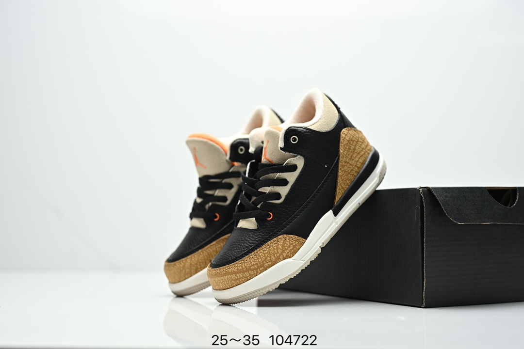 图片[8]-集合图 童鞋Air Jordan 3 Retro 复刻白水泥 AJ3 乔丹3代 aj3 乔3 经典复刻白水泥 乔丹篮球鞋系列 鞋身以白色为主调，采用优质皮革材质搭配鞋头及后跟处的经典元素爆裂纹，搭配灰色外底，简约而不失活力，纯色鞋身也很好地渲染了其不凡的质感。至于细节，该鞋款后跟处的Jumpman Logo同样采用黑色打造，鞋口及鞋面则添加了透气孔设计，更适合炎热的夏日。 货号：DN3707-100 尺码：如图所示-选品中心