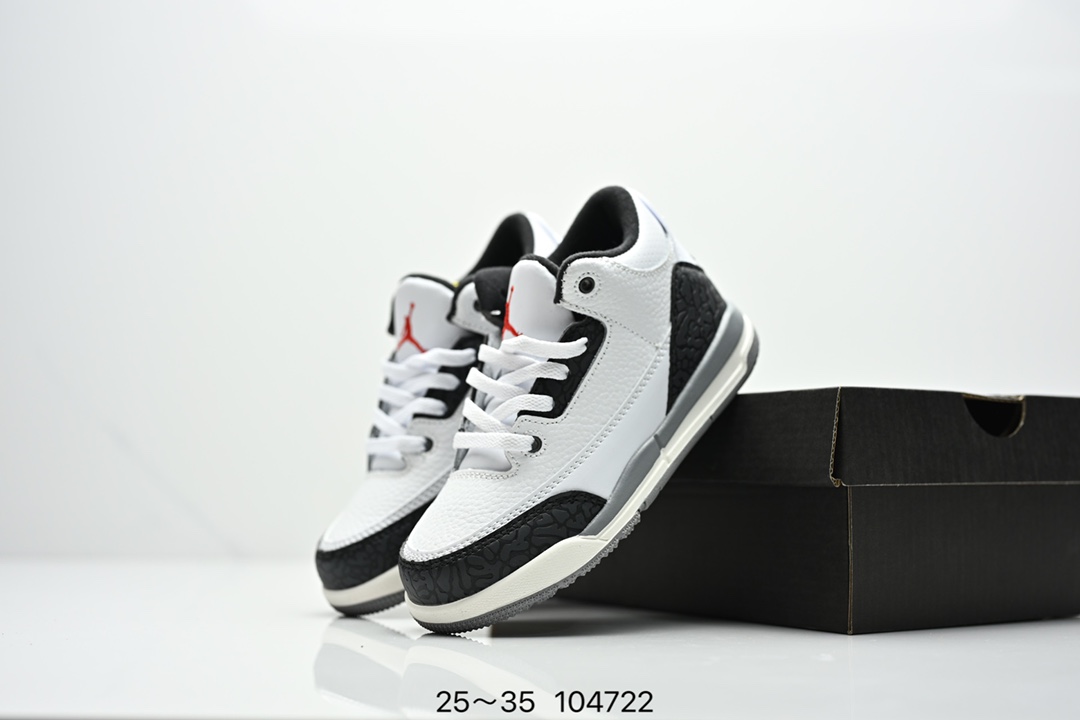图片[8]-集合图 童鞋Air Jordan 3 Retro 复刻白水泥 AJ3 乔丹3代 aj3 乔3 经典复刻白水泥 乔丹篮球鞋系列 鞋身以白色为主调，采用优质皮革材质搭配鞋头及后跟处的经典元素爆裂纹，搭配灰色外底，简约而不失活力，纯色鞋身也很好地渲染了其不凡的质感。至于细节，该鞋款后跟处的Jumpman Logo同样采用黑色打造，鞋口及鞋面则添加了透气孔设计，更适合炎热的夏日。 货号：DN3707-100 尺码：如图所示-选品中心