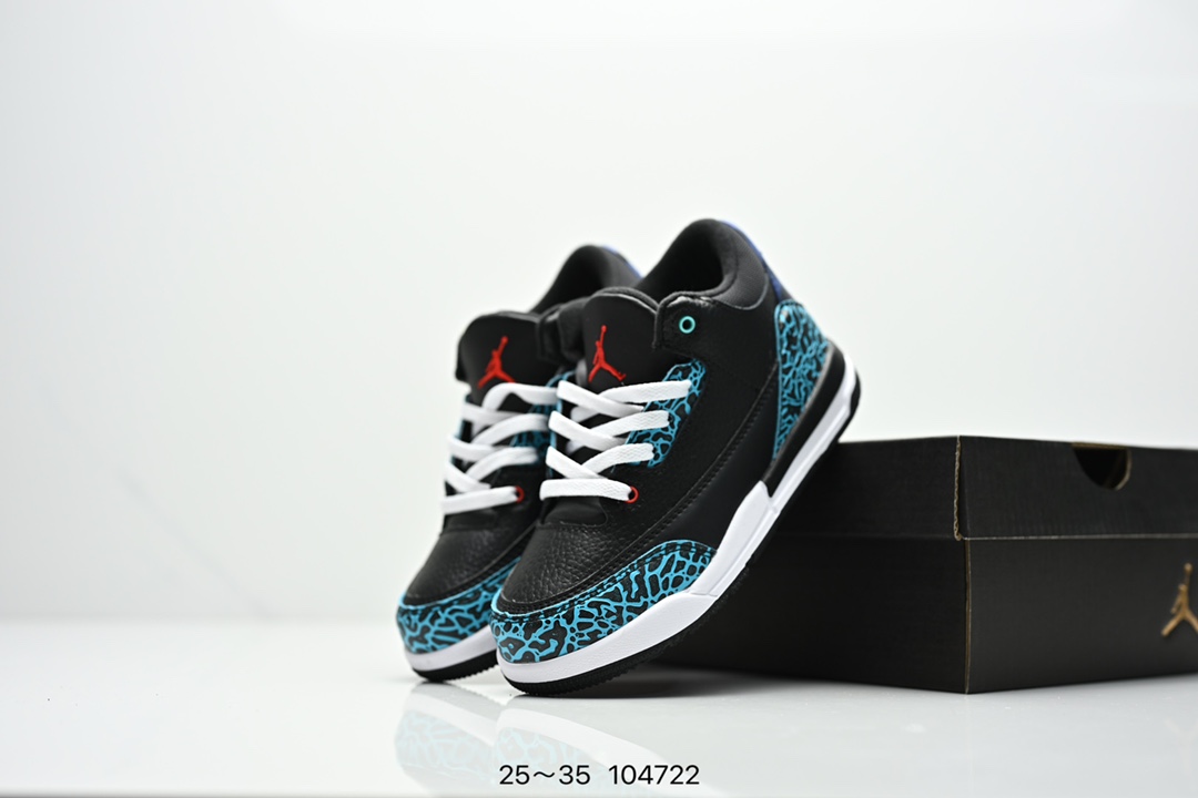 图片[8]-集合图 童鞋Air Jordan 3 Retro 复刻白水泥 AJ3 乔丹3代 aj3 乔3 经典复刻白水泥 乔丹篮球鞋系列 鞋身以白色为主调，采用优质皮革材质搭配鞋头及后跟处的经典元素爆裂纹，搭配灰色外底，简约而不失活力，纯色鞋身也很好地渲染了其不凡的质感。至于细节，该鞋款后跟处的Jumpman Logo同样采用黑色打造，鞋口及鞋面则添加了透气孔设计，更适合炎热的夏日。 货号：DN3707-100 尺码：如图所示-选品中心