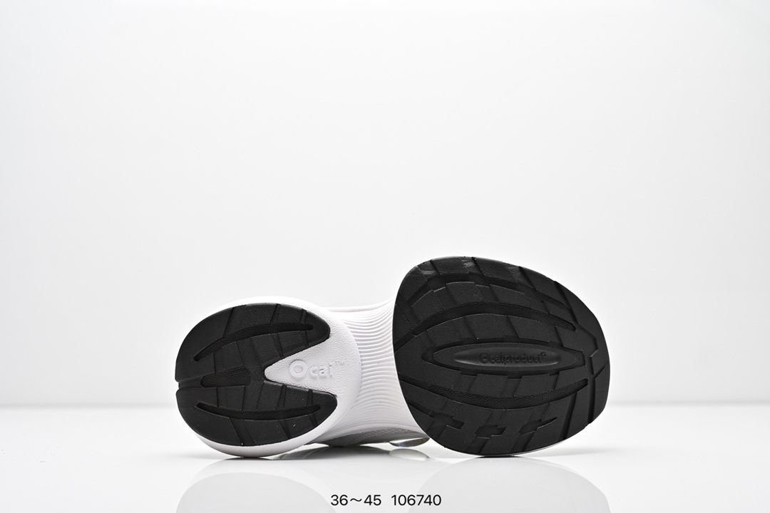 💰240
公司级✅【明星同款】Ocai“Disk Runtech”飞碟跑鞋情侣运动老爹鞋
日常银白配色也贼好搭配衣服～
鞋底大约5cm 上脚很增高修饰腿型哦😍
圆圆呼呼的一双老爹鞋！
尤其是后跟那块，尊滴像飞碟🛸
脱鞋的时候特别好脱🤣
上脚也是hin舒服😌轻盈的那种
尤其是在阳光下，亮银面未来感十足！
日常搭配牛仔裤或者休闲裤都蛮好看的
尺码:36-45
编号：106740