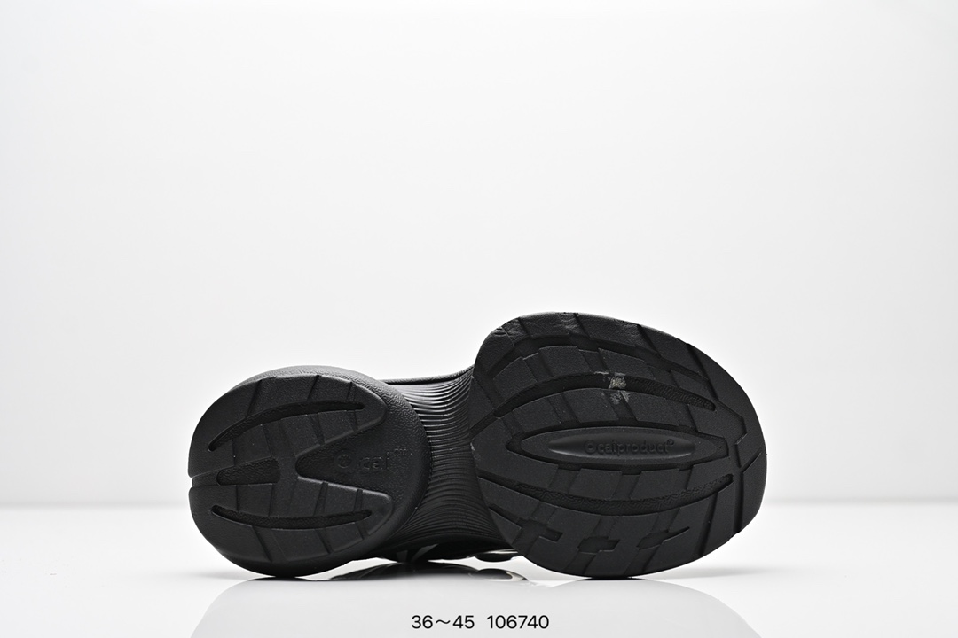 💰240
公司级✅【明星同款】Ocai“Disk Runtech”飞碟跑鞋情侣运动老爹鞋
日常银白配色也贼好搭配衣服～
鞋底大约5cm 上脚很增高修饰腿型哦😍
圆圆呼呼的一双老爹鞋！
尤其是后跟那块，尊滴像飞碟🛸
脱鞋的时候特别好脱🤣
上脚也是hin舒服😌轻盈的那种
尤其是在阳光下，亮银面未来感十足！
日常搭配牛仔裤或者休闲裤都蛮好看的
尺码:36-45
编号：106740