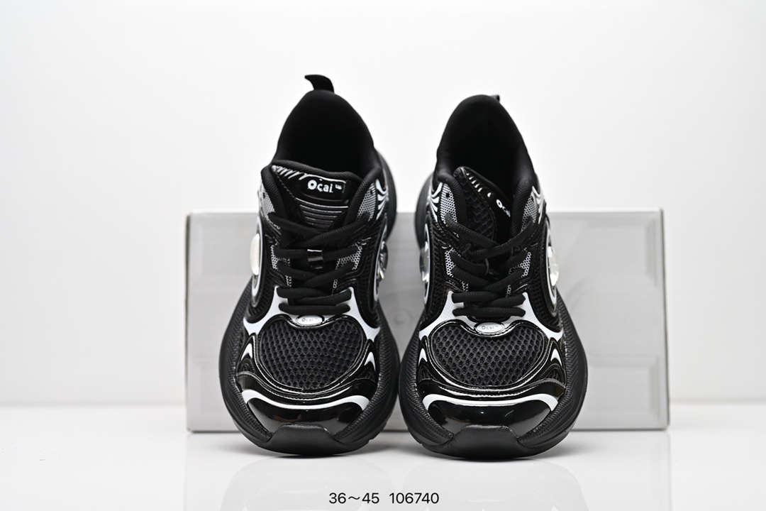 💰240
公司级✅【明星同款】Ocai“Disk Runtech”飞碟跑鞋情侣运动老爹鞋
日常银白配色也贼好搭配衣服～
鞋底大约5cm 上脚很增高修饰腿型哦😍
圆圆呼呼的一双老爹鞋！
尤其是后跟那块，尊滴像飞碟🛸
脱鞋的时候特别好脱🤣
上脚也是hin舒服😌轻盈的那种
尤其是在阳光下，亮银面未来感十足！
日常搭配牛仔裤或者休闲裤都蛮好看的
尺码:36-45
编号：106740