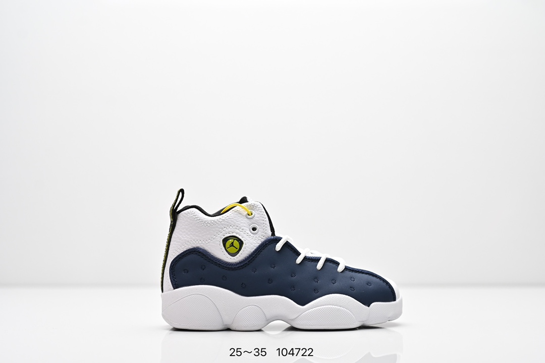 童鞋耐克 AJ 乔丹13代 Nike Air Jordan 13 Retro 篮球鞋复刻男子运动鞋 重现设计师汀克·哈特菲尔德广受赞誉的 1996 年鞋款设计，后者率先将 Zoom Air 缓震配置引入经典系列。鞋面采用优质材料，打造当季潮流风范。 优质材质组合鞋面，实现出色耐穿性 泡绵中底搭载全掌型 Zoom Air 缓震配置，塑就出众回弹的缓震效果 碳纤维稳定片 橡胶外底 货号：820276 001 尺码：童鞋-选品中心