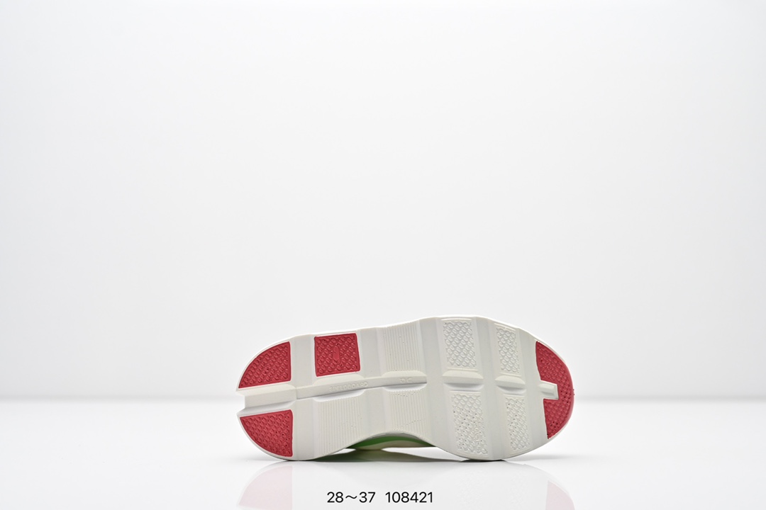 图片[6]-童鞋 On昂跑 全新综合体能训练运动鞋Cloud X 舒适乐趣跑，缓震、轻量 On昂跑 Cloudsurfer上演中底“变形计” ，打破传统格局缔造柔软脚感。 On昂跑对于值友来说已经是个相对熟悉的品牌了，旗下的经典款Cloud X兼具稳健敏捷、功能多面，轻量脚感和灵活反馈等优点，是健身爱好者最喜欢的鞋履产品之一。2022年首发的超厚底怪兽跑鞋Cloudmonster，加载最大的Cloudtec模块，柔软的缓震和强力的回弹体验，也让他一战成名，进入大体重运动爱好者和与大众跑者的入门跑鞋心选名单。 尺码：28～37-选品中心